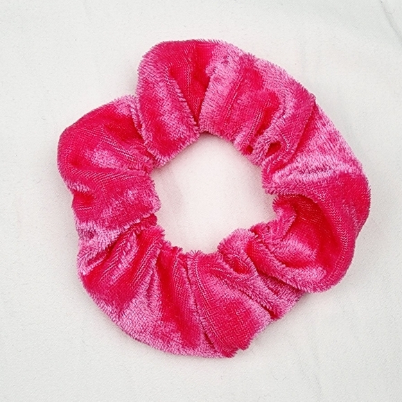 4 FOR $16 🔥Pink Velvet Scrunchie hair tie - Picture 1 of 5